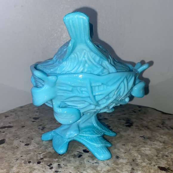 Vintage Westmoreland Handmade Milk Glass Lidded Dish Blue Nesting Bird 1890-1930 - Picture 6 of 16